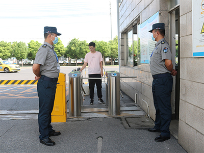 深广佛保安服务 门卫守护城市安全的第一道防线